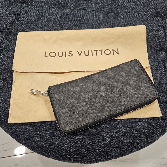Louis Vuitton Handbags - Louis Vuitton Damier Graphite Gray Wallet